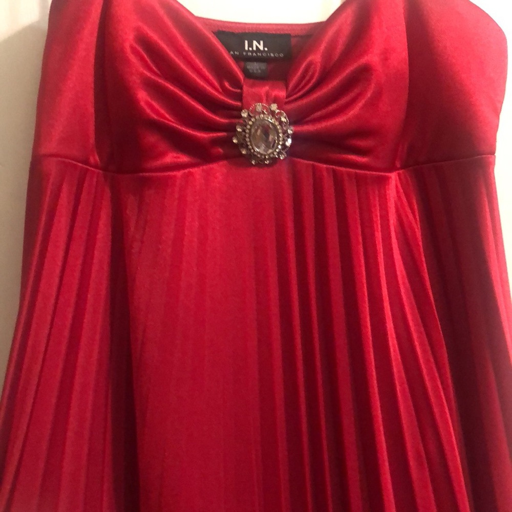 I. N. San Francisco beautiful party or cocktail dress. Dress body is pleated.